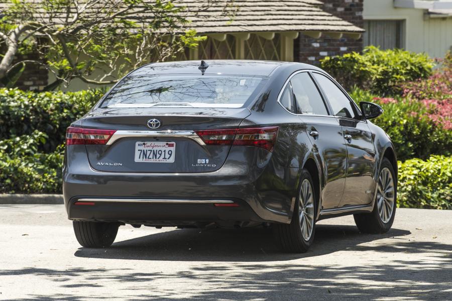  Toyota Avalon Hybrid 2016 года  (US) (фото 11 из 19)